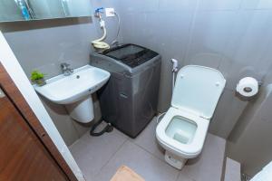 The Kings Condo Luxury 1BR Makati Ayala Gym Swim Parking Fast Internet 3058