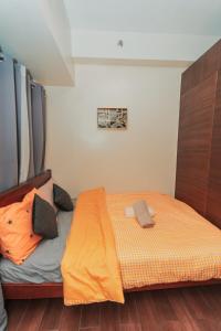 Urban Luxe 1BR Makati central gym swim Park Fast Internet MB 3301