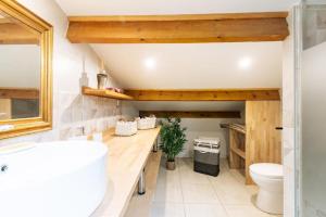 Maisons de vacances Villa Piscine Jacuzzi Proche Montpellier et Plages : photos des chambres