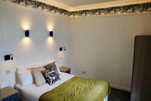 Lochnell Arms Hotel