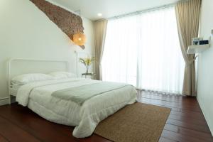 House of Patcha เรือลพัชชา Hostel share bathroom