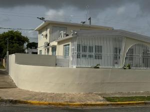 Casa Mi Luz Ilumina tu Estancia con Elegancia y Confort en San Juan