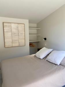 B&B / Chambres d'hotes Chambre d-Hotes Dahlia - Boutenac : Chambre Double avec Salle de Bains Privative