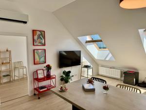 Meridian Bratislava - Stylish Brand New Apartment in the City Center & Free Garage Parking