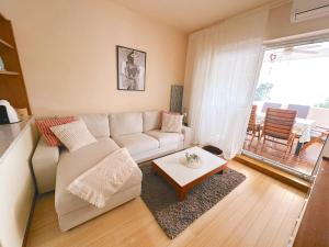 Luxury front row designer apartment