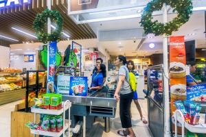 City Best Designer 1BR Makati Fast internet Gym Swim Park 2050