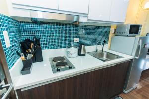 Wow Digital nomad home Makati surf swim gym park 4254