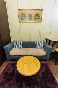 Wow Digital nomad home Makati surf swim gym park 4254