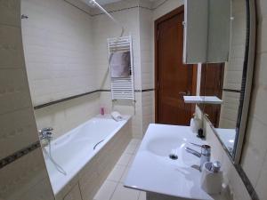 Lake 2 Luxurious 1 bedroom apartment