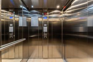 Ariańska Comfort Apartment by BookingHost