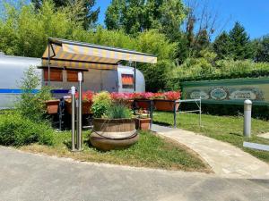 Appartements Le Clos de Tanvol - Parking prive GRATUIT- Terrasse Privee - Climatisation - Caravane Airstream : photos des chambres