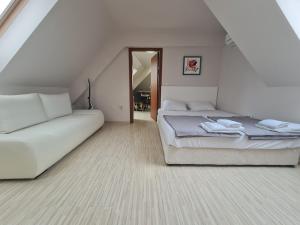 "Skyler" Apt in the Heart of Varna