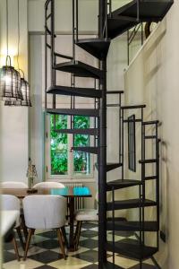 A Majestic Oasis in Keramikos, the Heart of Athens