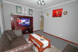 Peaceful 4 Bedroom Flat in Germiston with WI-FI