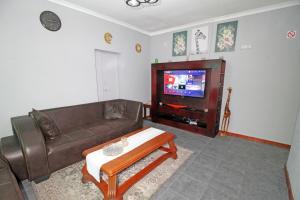 Peaceful 4 Bedroom Flat in Germiston with WI-FI