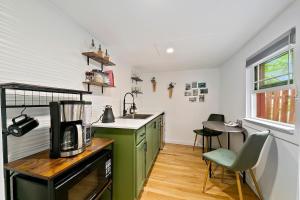 Earthy Pearl 1 Bedroom Suite at the Boise Depot