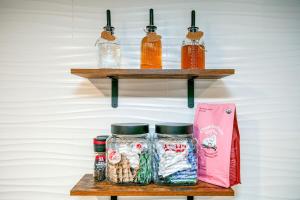 Earthy Pearl 1 Bedroom Suite at the Boise Depot