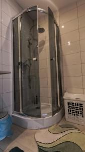 Mini apartment pod gruszą