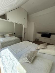 Pretty little house Jolie petite maison