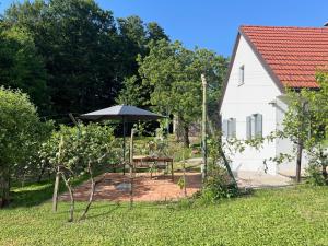 Marias Orchard Cottage - Nature Retreat in Slovenia