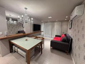 Apartamento com Piscina no Centro e a poucos metros do mar de Torres -RS