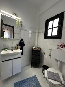 Peaceful House by the Creek 1