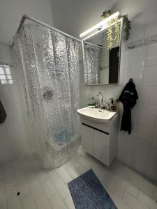 Peaceful House by the Creek 1