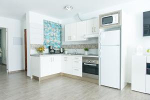 Ocean, Sun & Silence, pool & parking, Las Americas