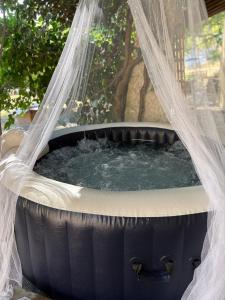 B&B / Chambres d'hotes Chambre Boheme chic avec jacuzzi : photos des chambres