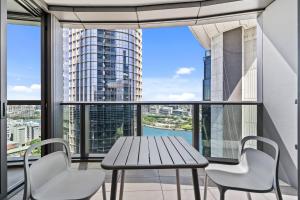 Lv 20 Private Luxury Apartment on Queens Wharf Residence