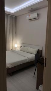 شقة بصالة وغرفة نوم ودخول ذاتي