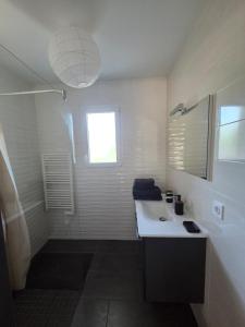 Maisons de vacances Family home - Beach at 900m : photos des chambres