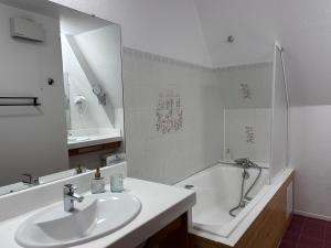 Maisons d'hotes Happy Shelter au Chateau d-Herbelon : photos des chambres
