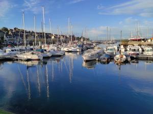 YS EO, La maison sur le port de Tréboul