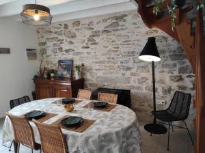 YS EO, La maison sur le port de Tréboul