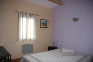 St-Quentin la Poterie villa clôturée pour 4 pers avec jardin