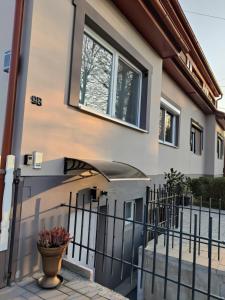 Saujana House - Peaceful Borderside Retreat