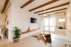 Della apartments