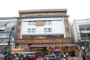 Hotel Delphi Grand Hyderabad - Hi-Tech City, Perfect for Business & Comfort