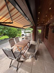 Fehmarn Presen-Süd - Ferienhaus plus Anbauwohnung für bis zu 7 Personen in Strandnähe