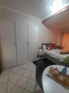 1 bedroom cosy cottage within walking distance to Doringkloof Mall in Centurion