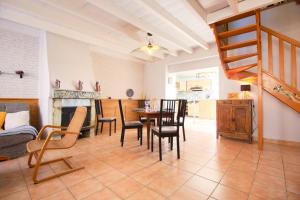 Maison de pêcheur à 50m de la mer & 10min ferry, 3 chambres, 7 personnes, intendance Luxury Host