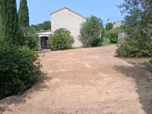Maisons de vacances Jolie individuelle wifi climatisee au coeur de la Provence a 40 km Verdon et de Ste Maxime : photos des chambres
