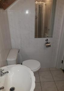 mature 4 bedroom home with relaxing garden and wonderful views