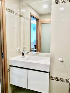 Club Royal Hideaway Studio Steps from Private Beach