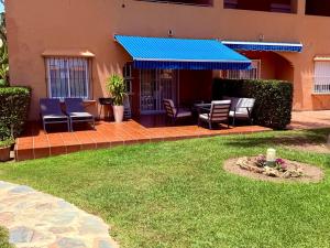 No1 - Beachfront Estepona, close to port, 2 bedroom, 2 bathroom, sleeps 5