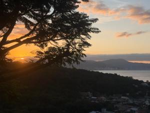 CASA COM PISCINA e VISTA PARA O MAR - Porto Belo-SC Bombinhas-SC