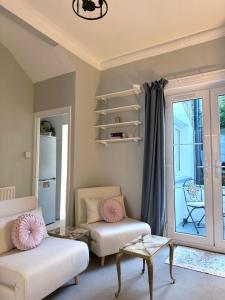 Classically Elegant Designer Apartment