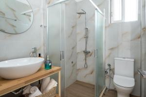 Lilian Home Just Steps from the Beach