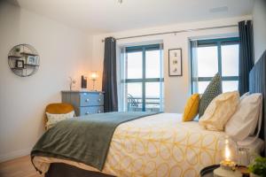 NIapartments Coastal retreat with Mountain views